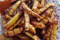 Feurige, knusprige Pommes aus frischen Kartoffeln