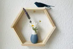 Mini-Hexagon-Regal aus Eisstielen basteln - DIY