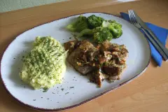 Kalbfleisch gebraten mit Pfifferlingen und Kartoffelp&uuml;ree