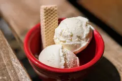 Zitronen-Buttermilch-Eis aus der Eismaschine (Ninja Creami)