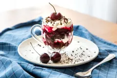 Schwarzw&auml;lder-Kirsch-Dessert im Glas