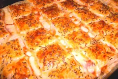 Gef&uuml;llter Bl&auml;tterteig: Zupf Snack mit Salami und Frischk&auml;se