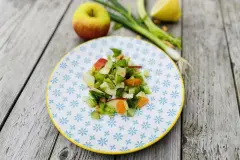 Sellerie-Apfel-Salat mit Datteln und N&uuml;ssen