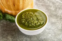 Basilikum-Pesto selber machen &ndash; klassisches Rezept