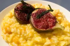 Butternut-K&uuml;rbis-Risotto mit Salbei & Feige