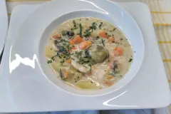Gem&uuml;sesuppe mit Haferflocken-Kartoffelpuffer