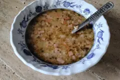 Reste-Suppe mit Kartoffeln, Gem&uuml;se und Leberwurst