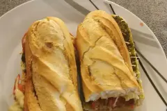 Baguette-Sandwich aus dem Ofen