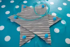 Deko-Weihnachtssterne basteln &ndash; DIY aus Verpackungsmaterial