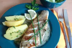 Zanderfilet mit Kartoffeln und Kr&auml;uterso&szlig;e