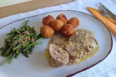 Schweinefilet in Senf-Sahne-So&szlig;e mit Kartoffelb&auml;llchen