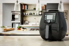Hei&szlig;luftfritteuse vs. Backofen: Unterschiede & Vorteile im Vergleich
