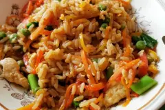 Asia-Reispfanne mit Huhn und Gem&uuml;se