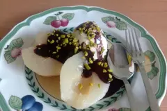 Birne Helene mit Schokoladenso&szlig;e