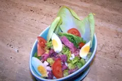 Matjessalat mit Roter Bete und pikanter So&szlig;e