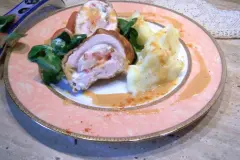 Gef&uuml;lltes Putenschnitzel auf mediterrane Art