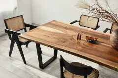 Holztisch reinigen und pflegen: einfache Tipps und Hausmittel