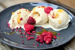 Quark-Honig-Eis aus der Eismaschine