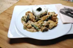 Putengeschnetzeltes mit Reis, Champignons und Spargel