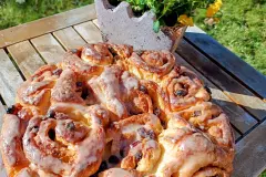 Schneckenkuchen mit Rosinen und Zimt