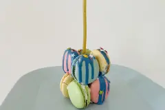 Mini-Geburtstagskuchen aus Macarons