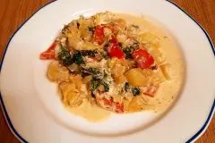 Gem&uuml;sepfanne mit Spinat & Kartoffeln &ndash; Vegetarisches Rezept mit Sahneso&szlig;e