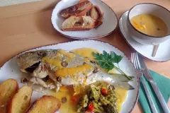 Dorade mit Zitrus-So&szlig;e aus der Pfanne