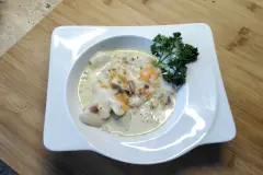 Spargel-Gem&uuml;se-Suppe mit Teigtaschen