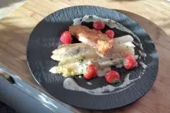 Schnitzel mit wei&szlig;em Spargel