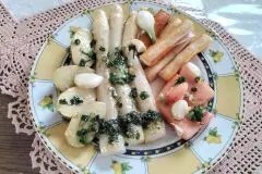 Spargel mit Kartoffeln, Surimi & gegrillter Melone