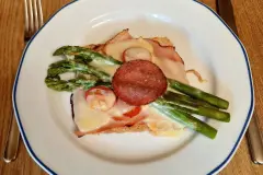 Spargel-Toast &uuml;berbacken mit Schinken, K&auml;se & Salami