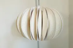 Lampenschirm aus Papptellern basteln &ndash; DIY Anleitung