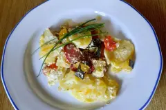 Gem&uuml;segratin mit Kartoffeln und Wurst