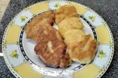Kartoffelpuffer aus Klo&szlig;teig mit Schnitzel