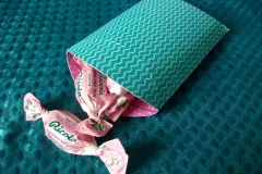 Geschenkverpackung basteln f&uuml;r Bonbons