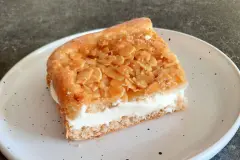 Weltbester Bienenstich vom Blech mit Dinkelvollkornmehl