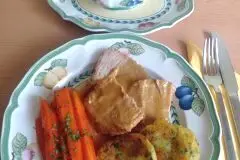 Kalbsbraten aus dem Ofen mit Wei&szlig;wein-Rahmso&szlig;e
