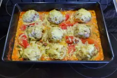 Kn&ouml;del-Auflauf mit Gem&uuml;se & Tomatenso&szlig;e