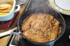 Knuspriger Schweinebauch eingelegt in Bier