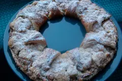 Spekulatius-Apfelring mit Bl&auml;tterteig