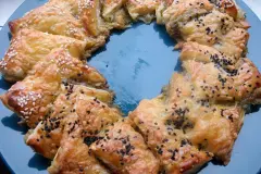 Bl&auml;tterteig-Pesto-Kranz