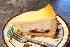 K&auml;sekuchen mit Preiselbeeren