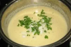 Schwiegermama&acute;s Spargelsuppe