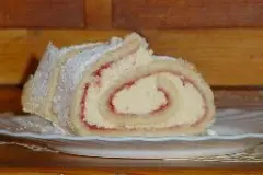 Biskuitrolle mit Buttercreme