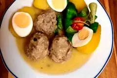 Kapernklopse mit Kartoffeln