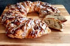 Osterkranz backen aus Hefeteig mit Nussf&uuml;llung