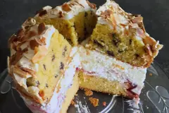 Preiselbeer-Baiser-Torte