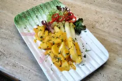 Spargel-Ragout mit Ananas