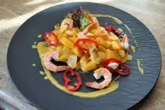 Garnelen mit Spargel, Ananas und Curry