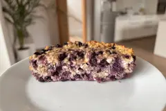 Baked Oats mit Heidelbeeren und Hüttenkäse – proteinreich